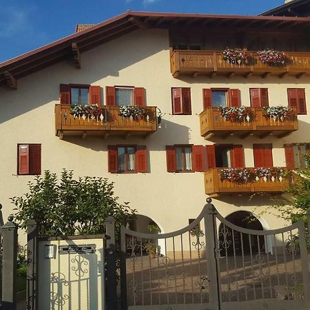 Casa Vacanze Paola Romeno Exteriér fotografie