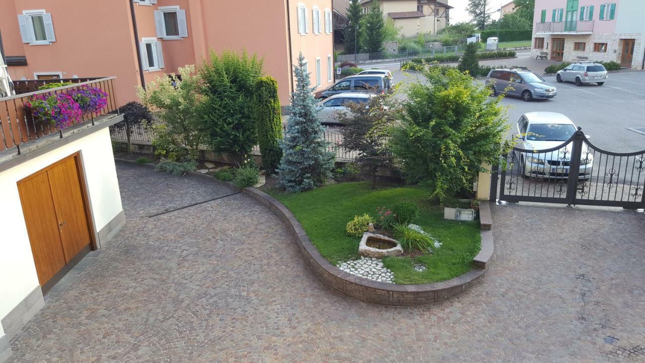 Casa Vacanze Paola Romeno Exteriér fotografie