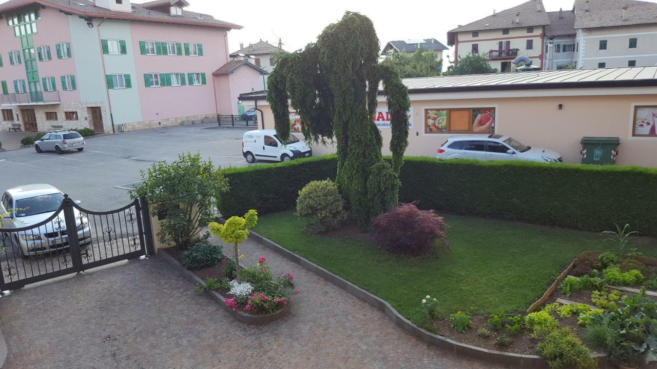 Casa Vacanze Paola Romeno Exteriér fotografie